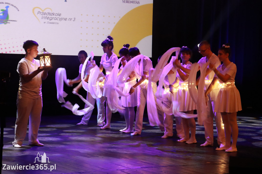 Fotorelacja: POKONAĆ BARIERY - Razem możemy więcej w MOK Zawiercie