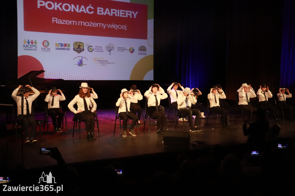 Fotorelacja: POKONAĆ BARIERY - Razem możemy więcej w MOK Zawiercie