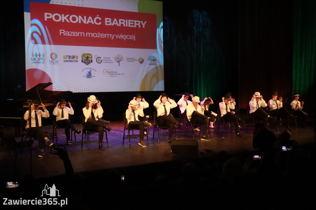 Fotorelacja: POKONAĆ BARIERY - Razem możemy więcej w MOK Zawiercie