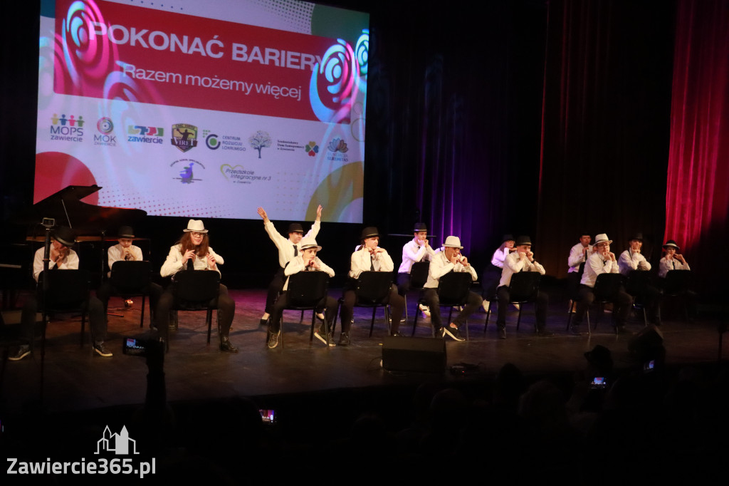 Fotorelacja: POKONAĆ BARIERY - Razem możemy więcej w MOK Zawiercie