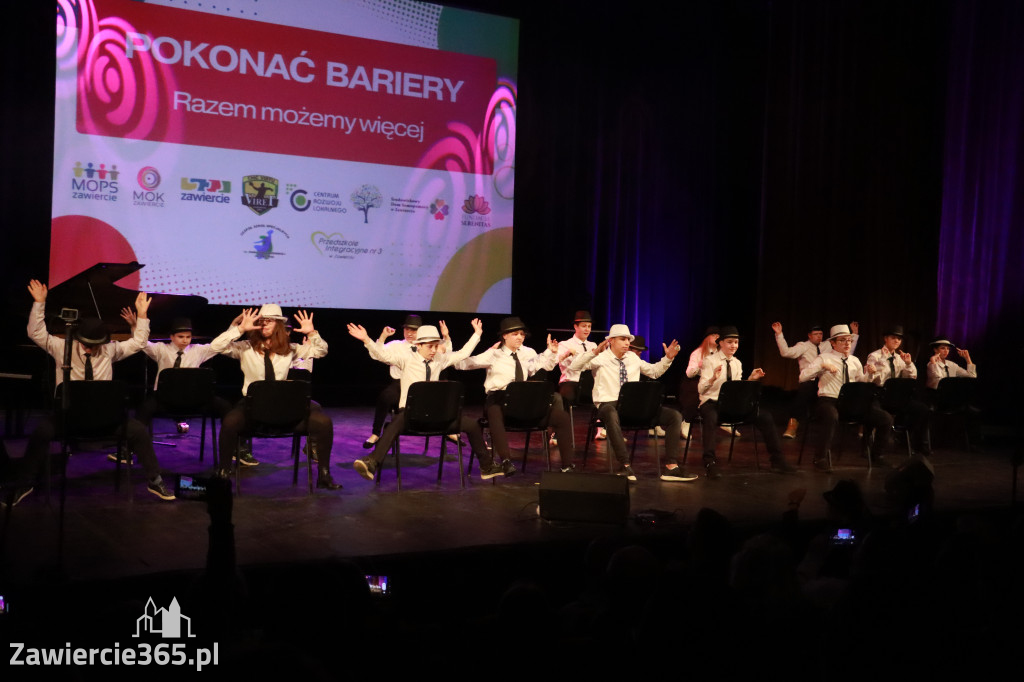Fotorelacja: POKONAĆ BARIERY - Razem możemy więcej w MOK Zawiercie