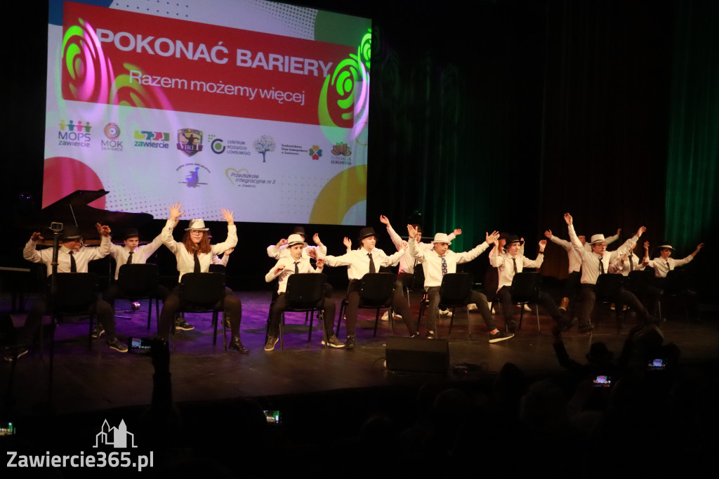 Fotorelacja: POKONAĆ BARIERY - Razem możemy więcej w MOK Zawiercie