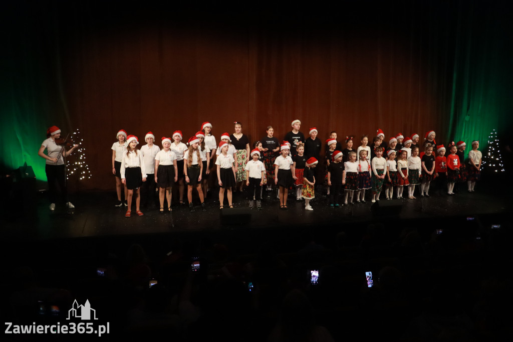 Fotorelacja I: Mikołajki Mok Zawiercie - Paweł Kwiecień Małe Zawiercie i Chór Tutti