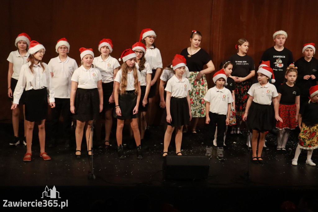 Fotorelacja I: Mikołajki Mok Zawiercie - Paweł Kwiecień Małe Zawiercie i Chór Tutti