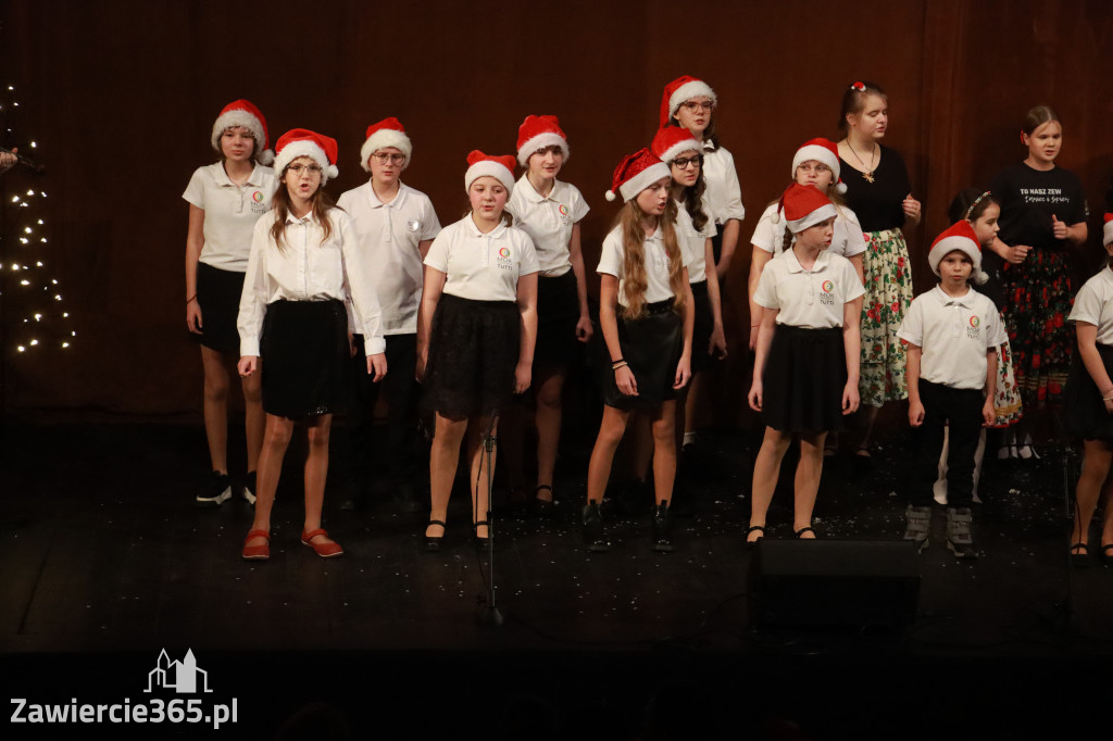 Fotorelacja I: Mikołajki Mok Zawiercie - Paweł Kwiecień Małe Zawiercie i Chór Tutti