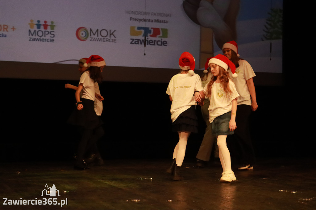 Fotorelacja: Świętowanie z Seniorami w MOK Zawiercie