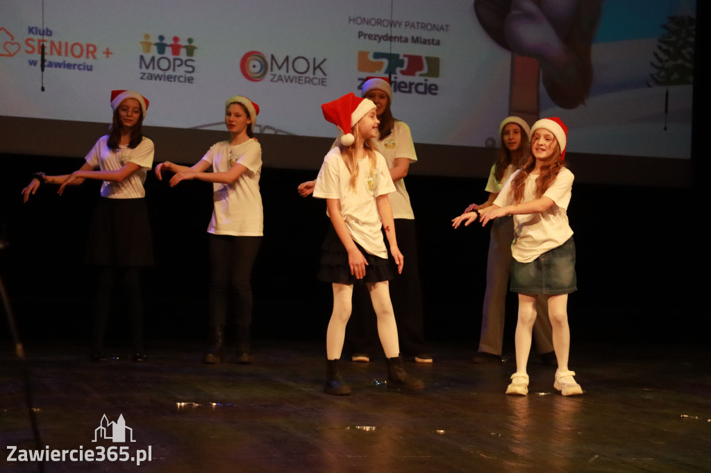 Fotorelacja: Świętowanie z Seniorami w MOK Zawiercie