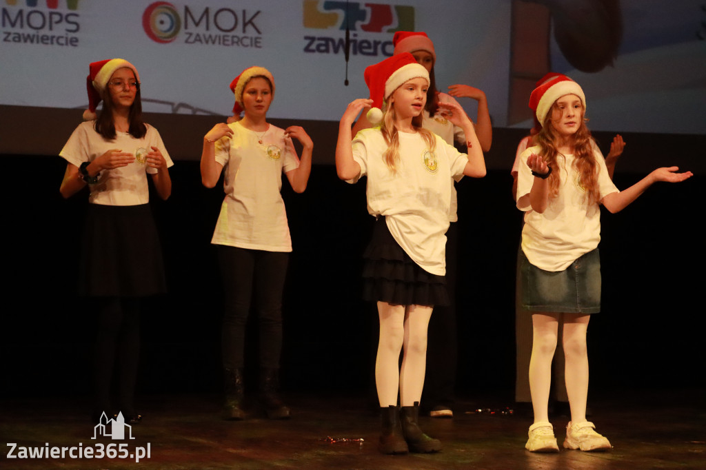 Fotorelacja: Świętowanie z Seniorami w MOK Zawiercie