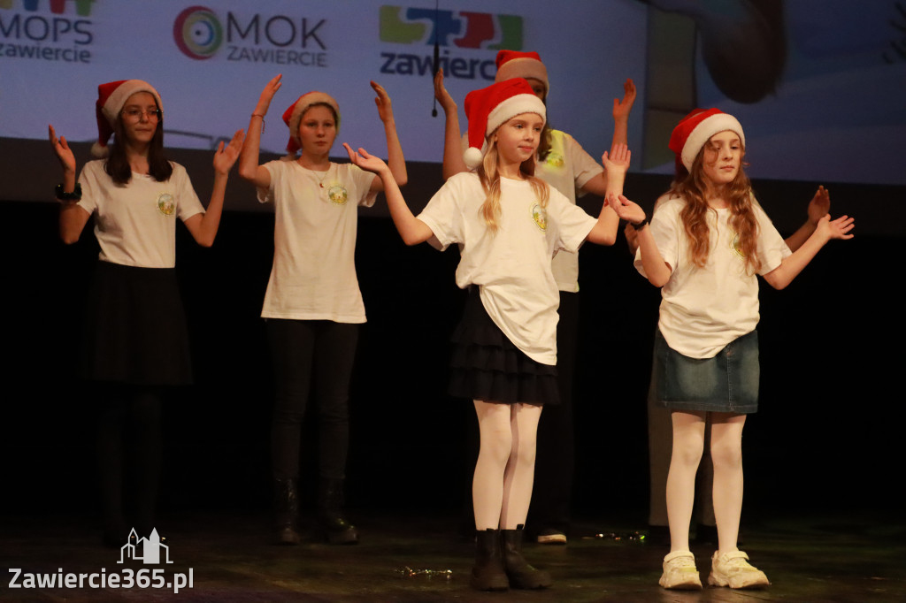 Fotorelacja: Świętowanie z Seniorami w MOK Zawiercie