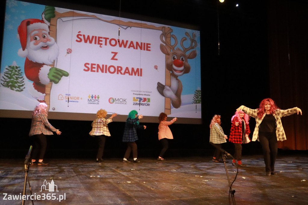 Fotorelacja: Świętowanie z Seniorami w MOK Zawiercie