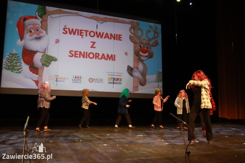 Fotorelacja: Świętowanie z Seniorami w MOK Zawiercie