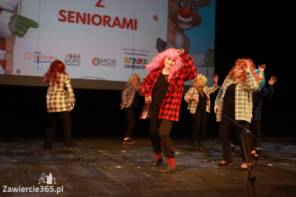 Fotorelacja: Świętowanie z Seniorami w MOK Zawiercie