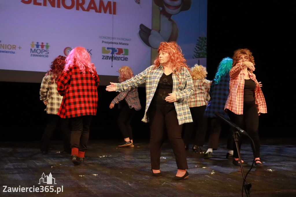 Fotorelacja: Świętowanie z Seniorami w MOK Zawiercie