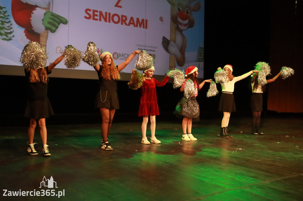 Fotorelacja: Świętowanie z Seniorami w MOK Zawiercie