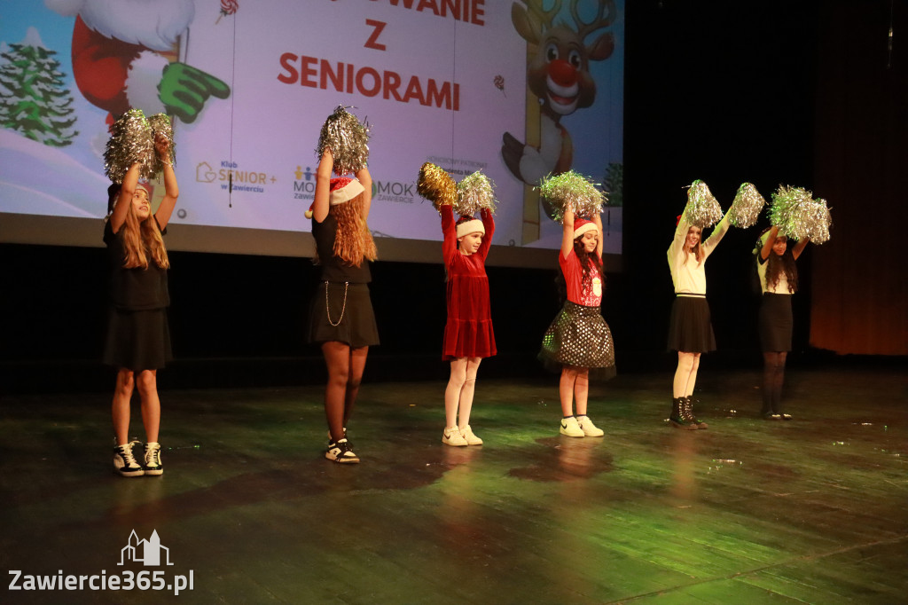 Fotorelacja: Świętowanie z Seniorami w MOK Zawiercie