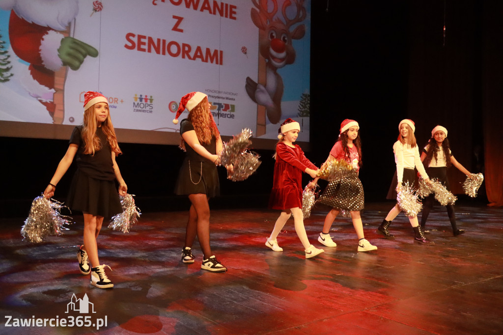 Fotorelacja: Świętowanie z Seniorami w MOK Zawiercie