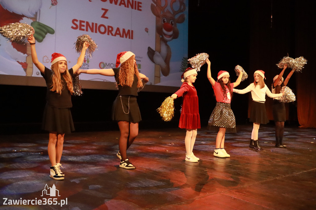 Fotorelacja: Świętowanie z Seniorami w MOK Zawiercie