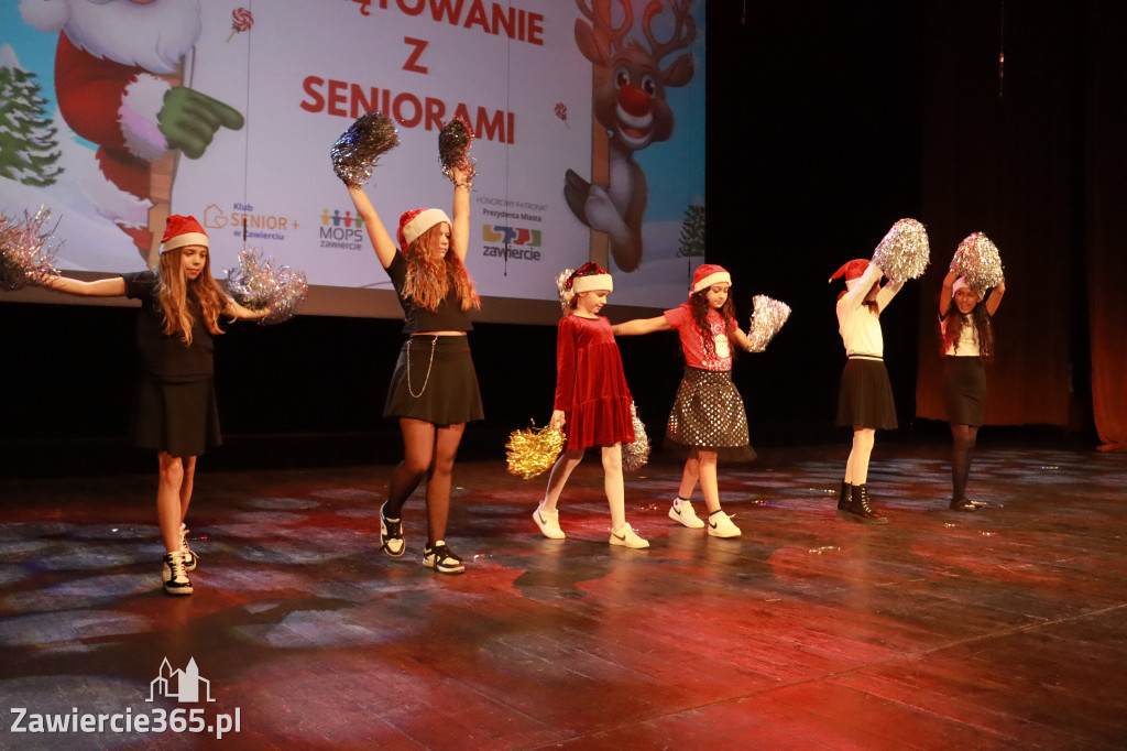 Fotorelacja: Świętowanie z Seniorami w MOK Zawiercie