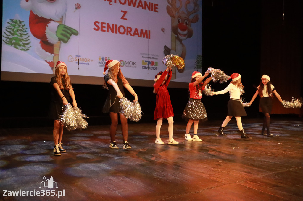 Fotorelacja: Świętowanie z Seniorami w MOK Zawiercie