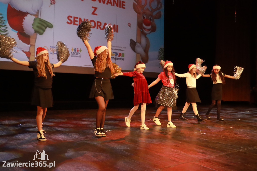 Fotorelacja: Świętowanie z Seniorami w MOK Zawiercie