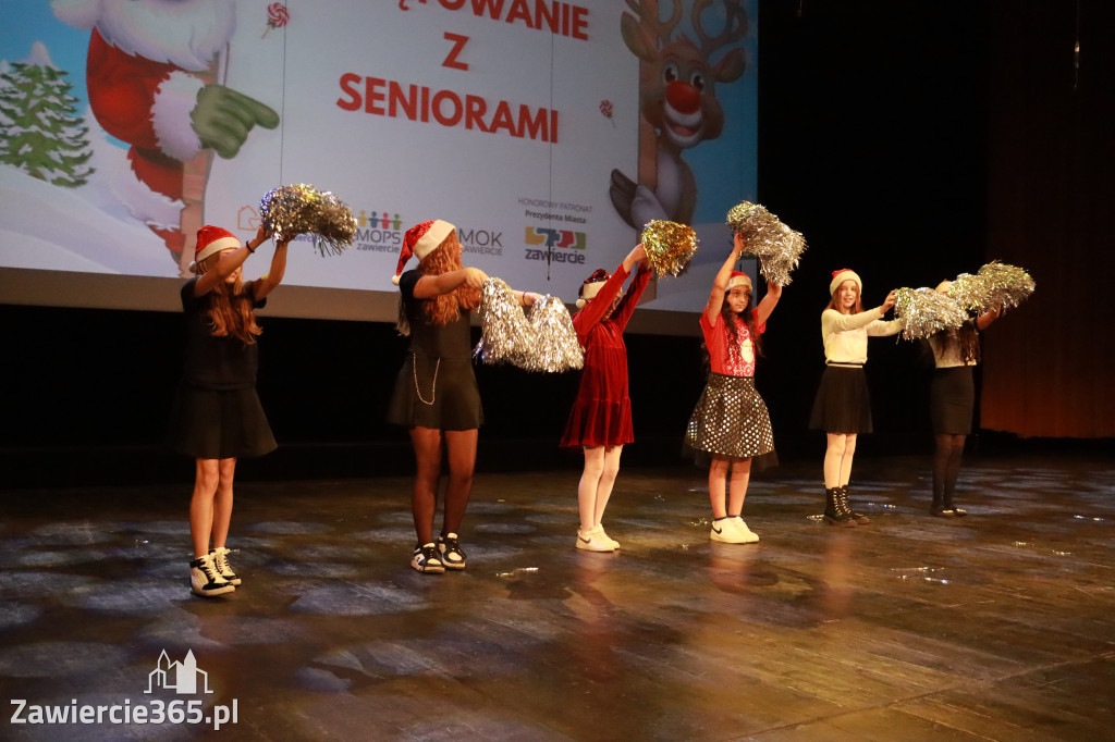 Fotorelacja: Świętowanie z Seniorami w MOK Zawiercie