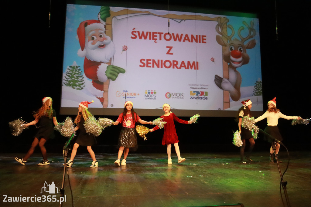 Fotorelacja: Świętowanie z Seniorami w MOK Zawiercie