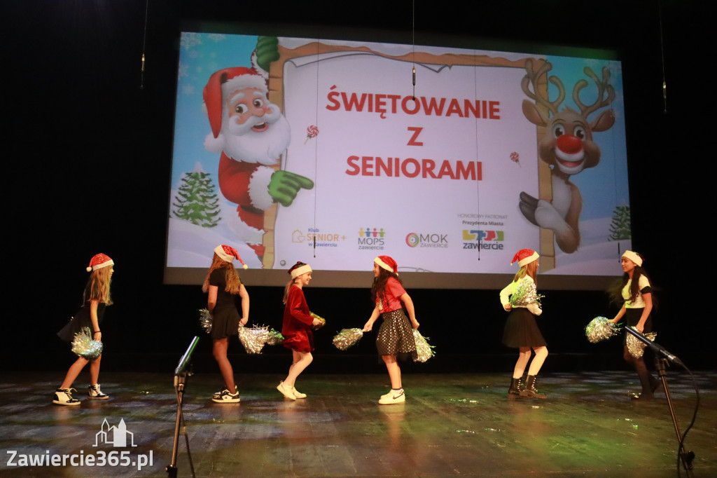 Fotorelacja: Świętowanie z Seniorami w MOK Zawiercie