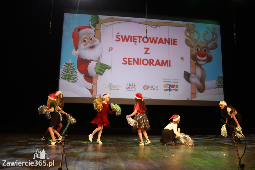 Fotorelacja: Świętowanie z Seniorami w MOK Zawiercie