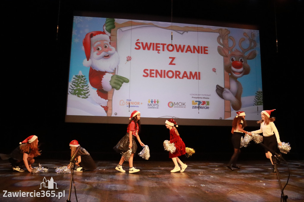 Fotorelacja: Świętowanie z Seniorami w MOK Zawiercie