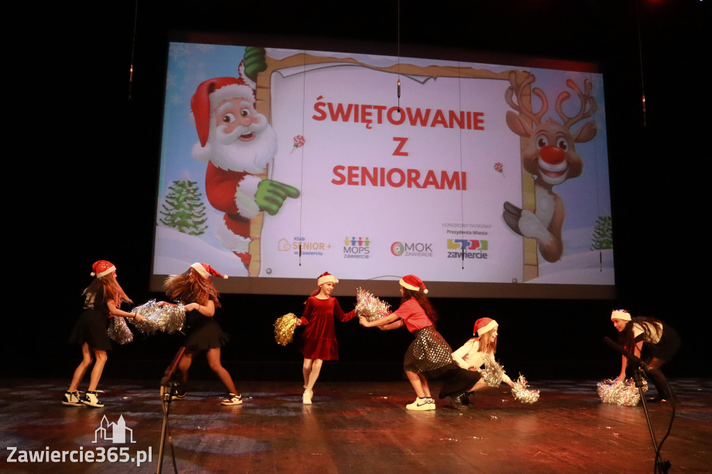 Fotorelacja: Świętowanie z Seniorami w MOK Zawiercie