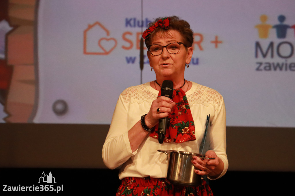 Fotorelacja: Świętowanie z Seniorami w MOK Zawiercie