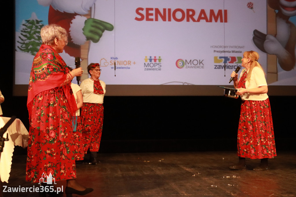 Fotorelacja: Świętowanie z Seniorami w MOK Zawiercie