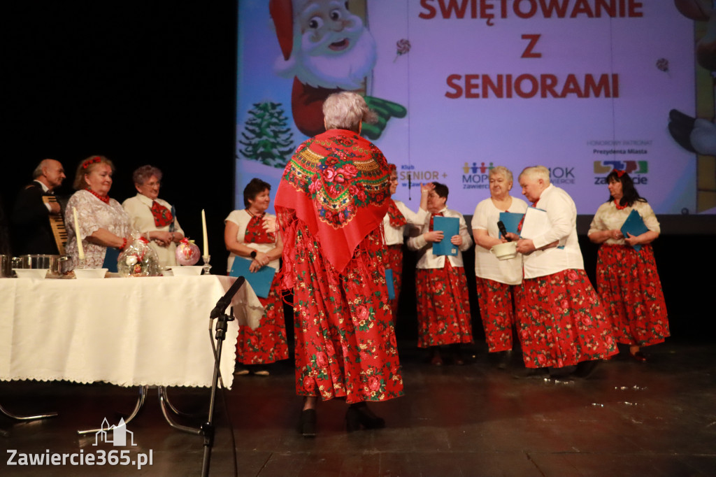 Fotorelacja: Świętowanie z Seniorami w MOK Zawiercie