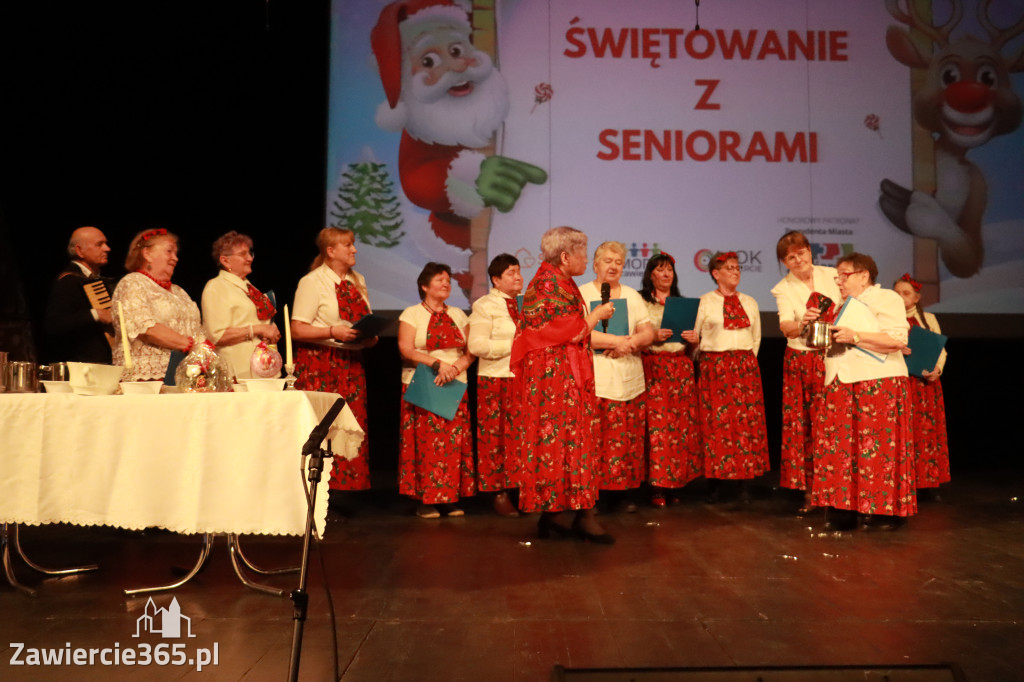 Fotorelacja: Świętowanie z Seniorami w MOK Zawiercie