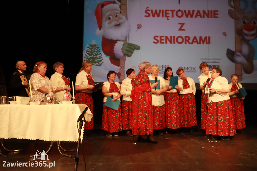 Fotorelacja: Świętowanie z Seniorami w MOK Zawiercie