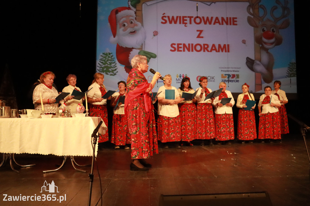 Fotorelacja: Świętowanie z Seniorami w MOK Zawiercie