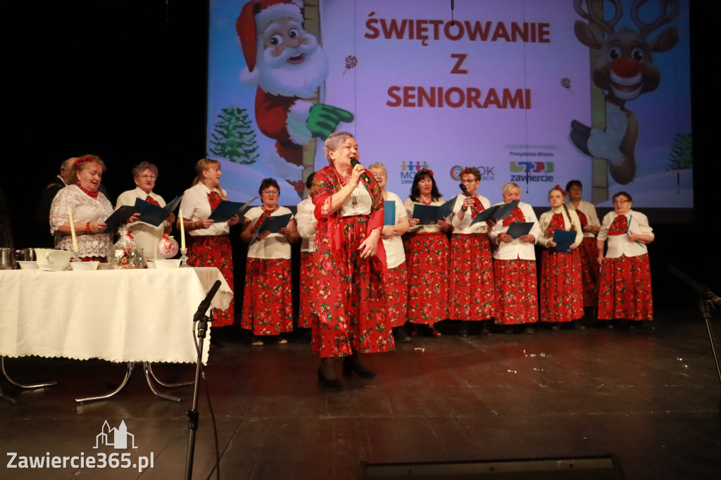 Fotorelacja: Świętowanie z Seniorami w MOK Zawiercie