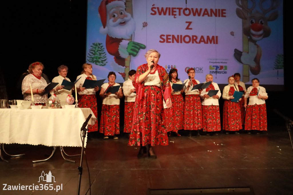 Fotorelacja: Świętowanie z Seniorami w MOK Zawiercie