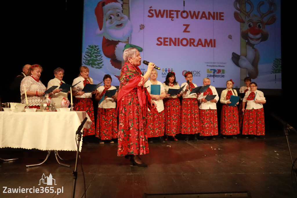 Fotorelacja: Świętowanie z Seniorami w MOK Zawiercie