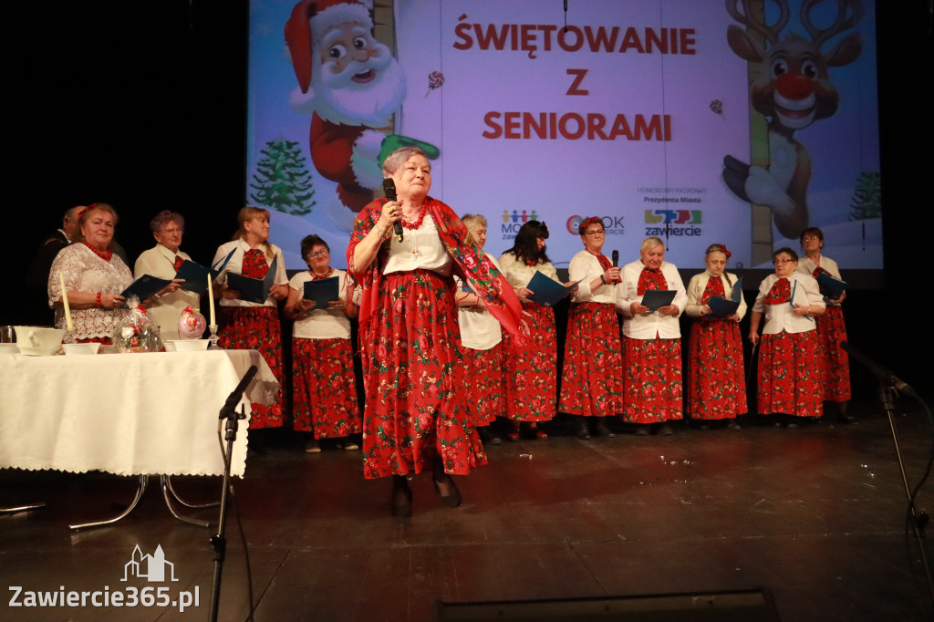 Fotorelacja: Świętowanie z Seniorami w MOK Zawiercie