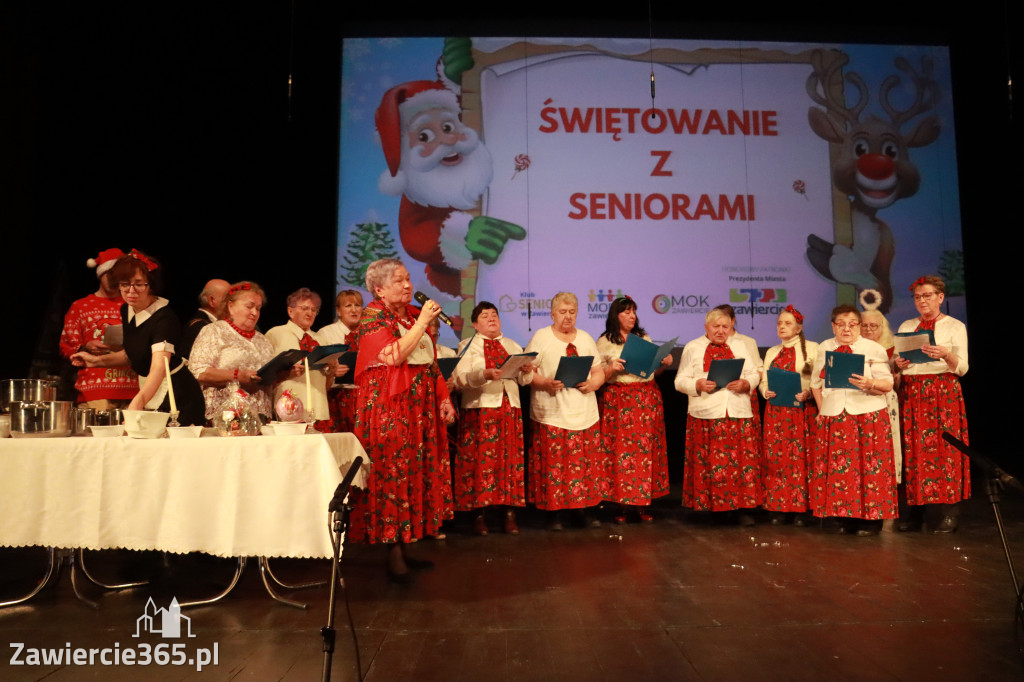 Fotorelacja: Świętowanie z Seniorami w MOK Zawiercie