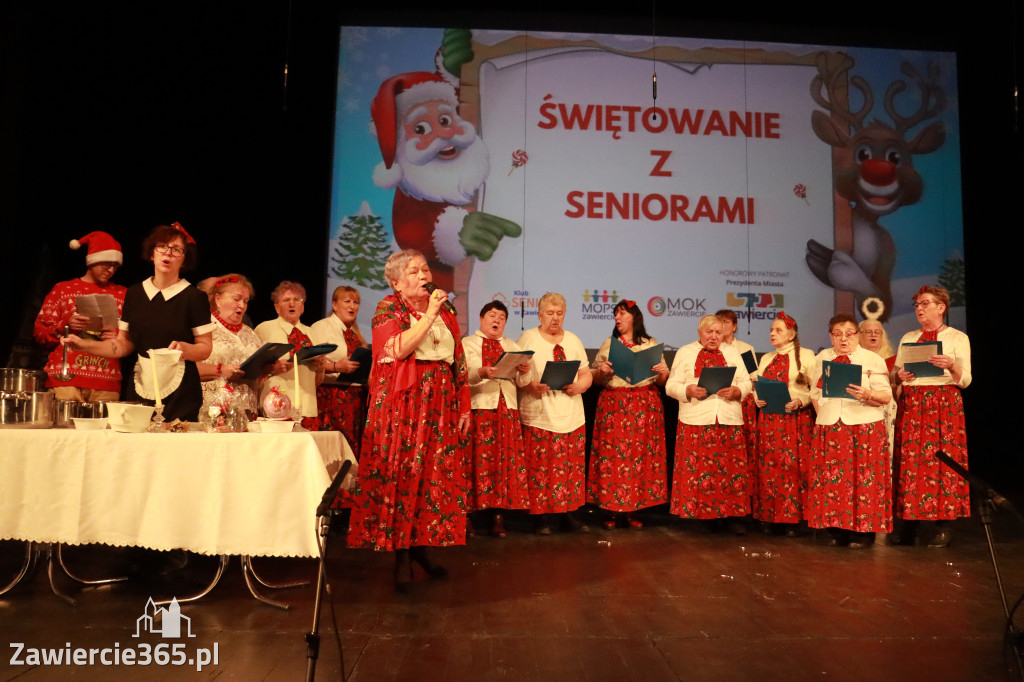 Fotorelacja: Świętowanie z Seniorami w MOK Zawiercie