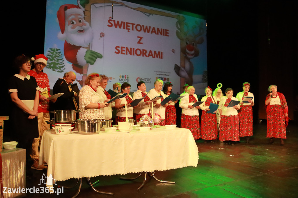 Fotorelacja: Świętowanie z Seniorami w MOK Zawiercie
