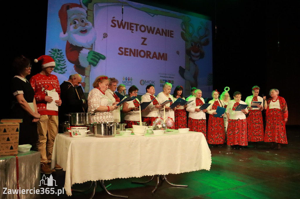 Fotorelacja: Świętowanie z Seniorami w MOK Zawiercie