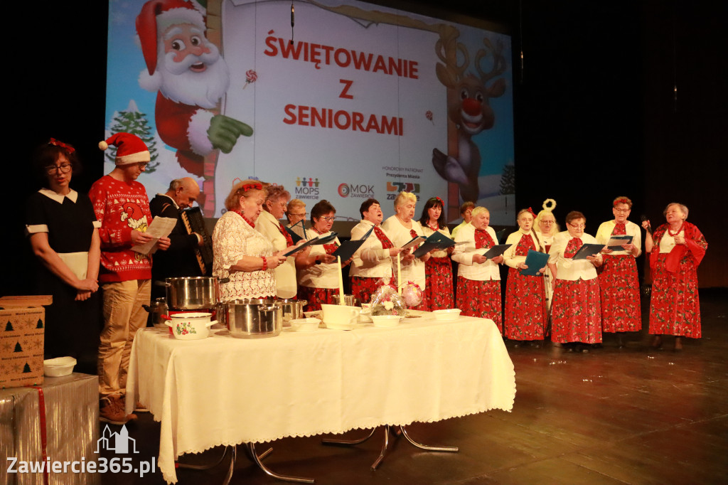 Fotorelacja: Świętowanie z Seniorami w MOK Zawiercie