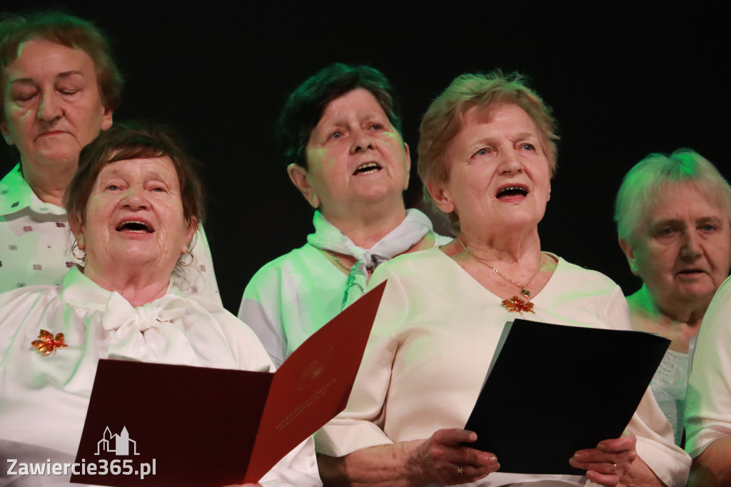 Fotorelacja: Świętowanie z Seniorami w MOK Zawiercie