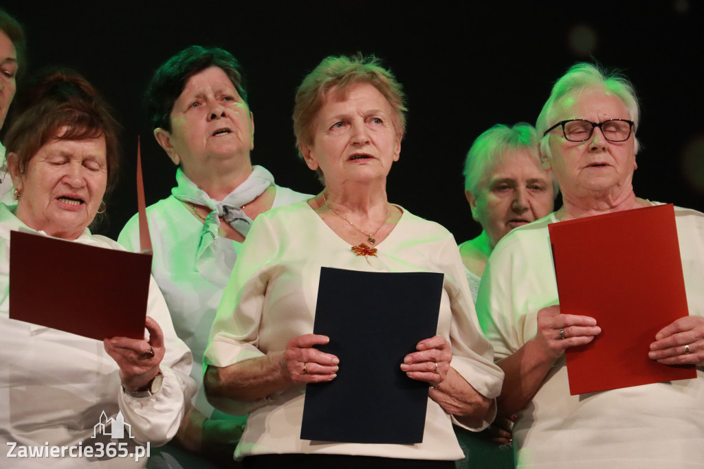 Fotorelacja: Świętowanie z Seniorami w MOK Zawiercie
