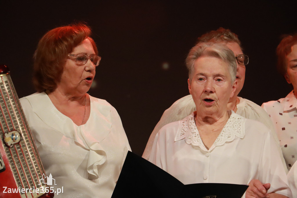 Fotorelacja: Świętowanie z Seniorami w MOK Zawiercie