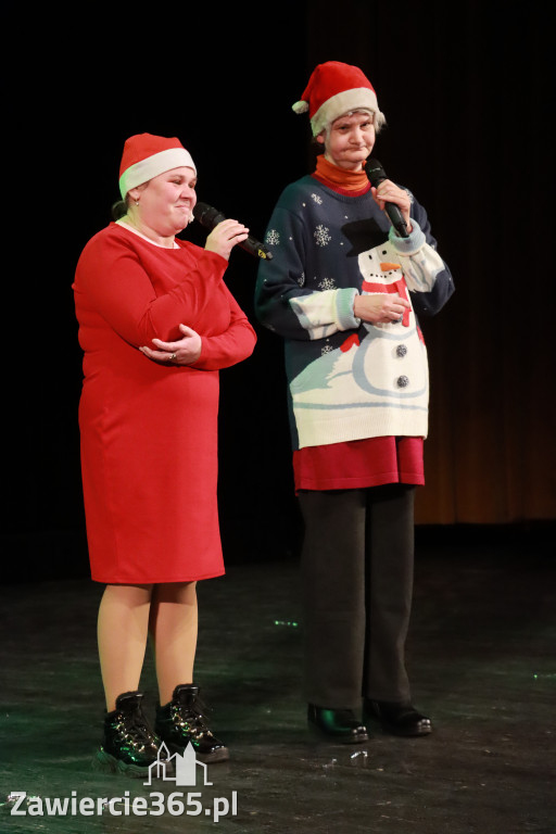 Fotorelacja: Świętowanie z Seniorami w MOK Zawiercie