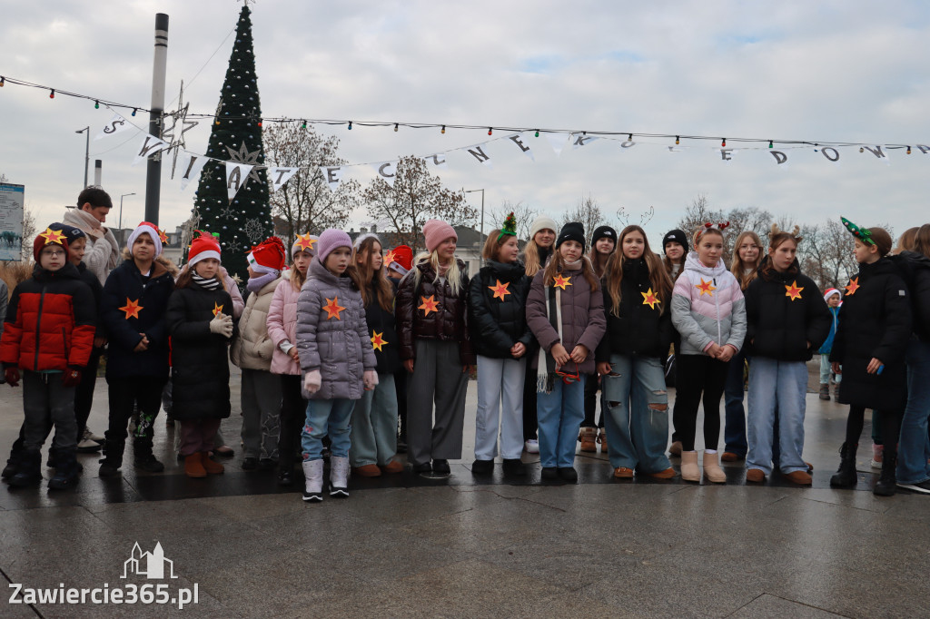 Fotorelacja: Wspólne kolędowanie uczniów i przedszkolaków w Zawierciu